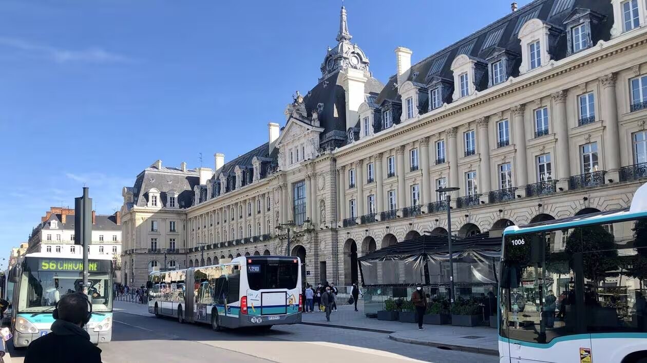 Rennes centre-ville Place de la Republique — MD Toiture couvreur de reference en Ille-et-Vilaine