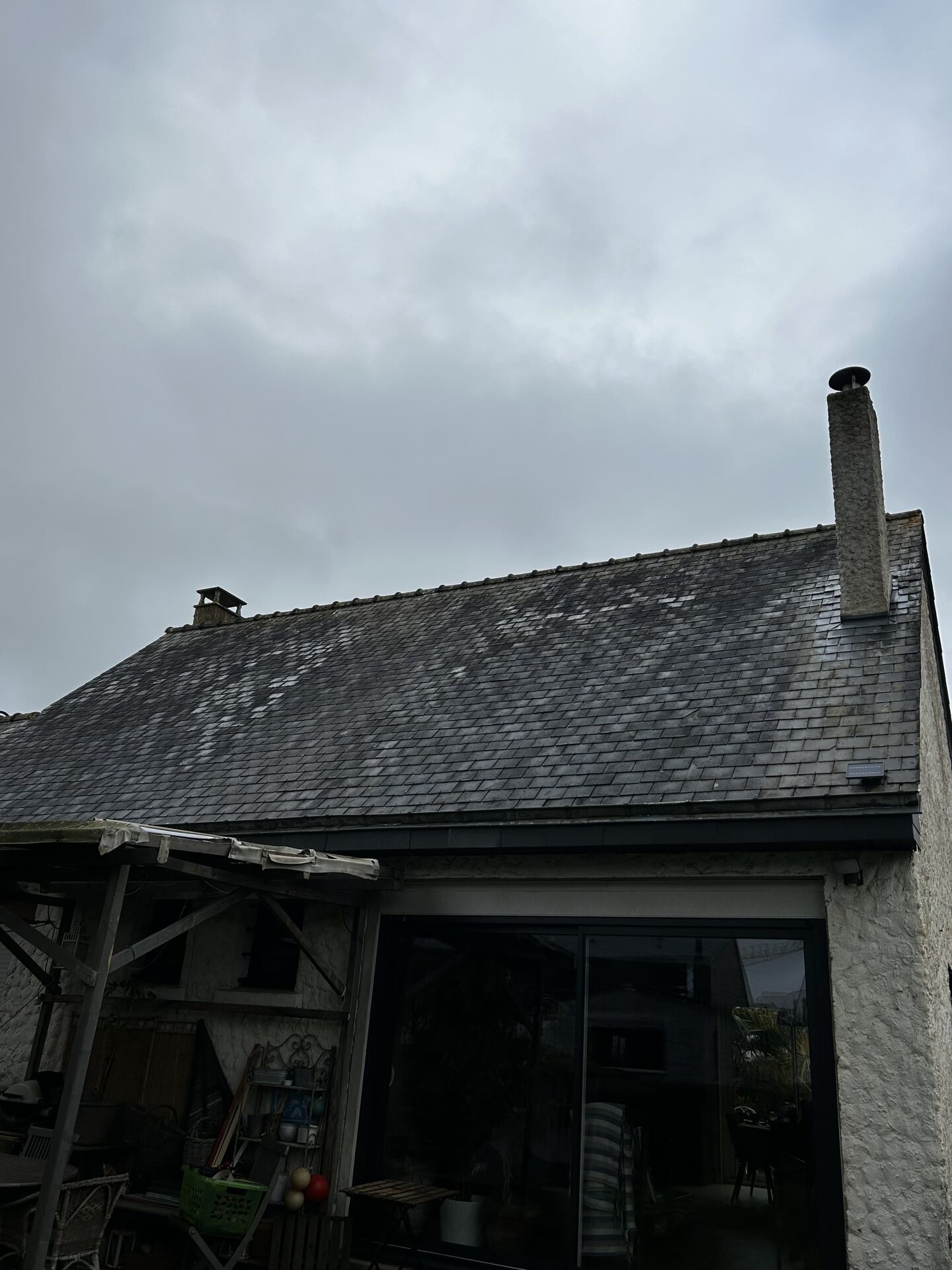 Avant rénovation — couverture ardoise dégradée mousse infiltrations Ille-et-Vilaine MD Toiture